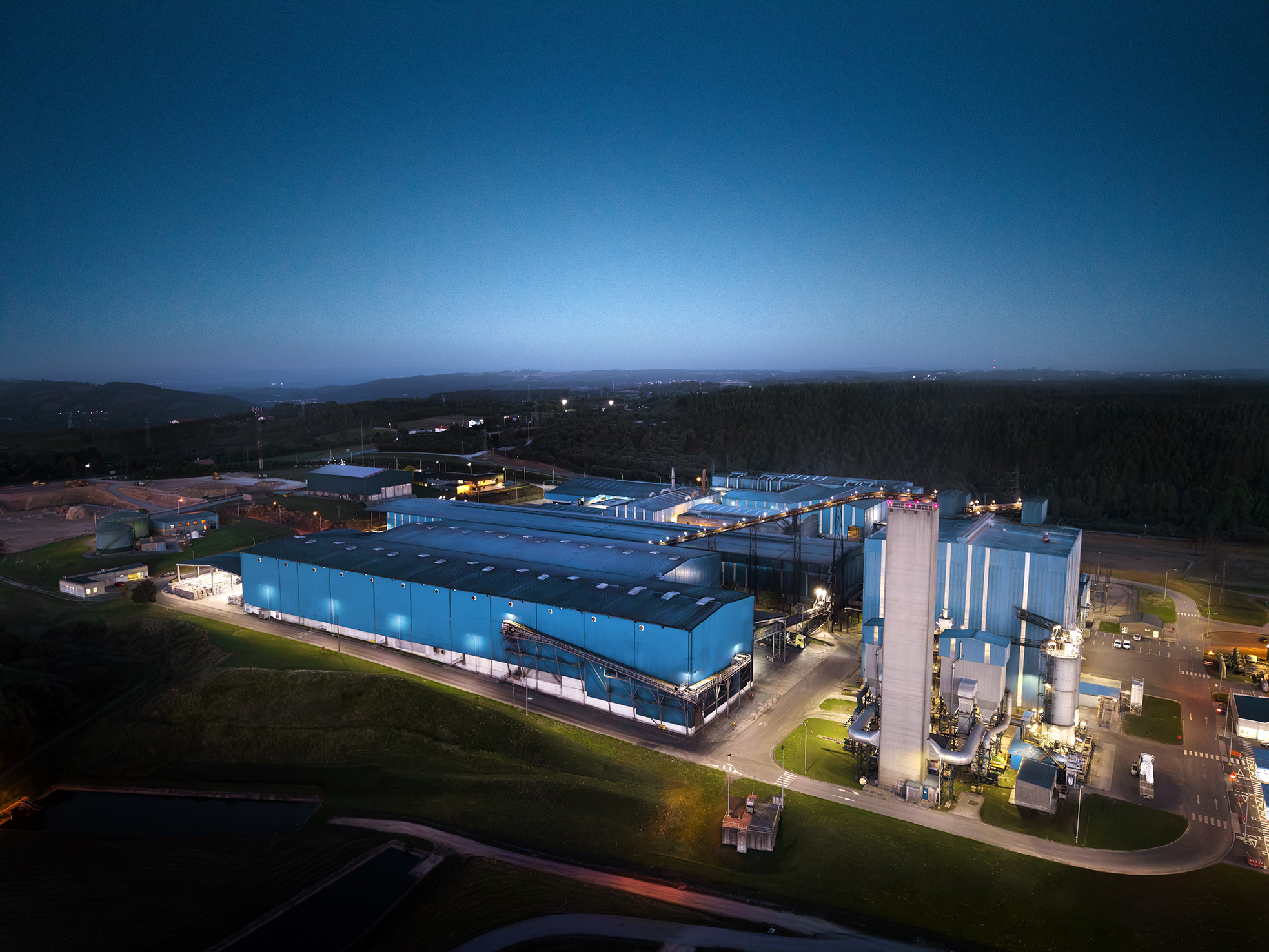 Imagen nocturna del complejo