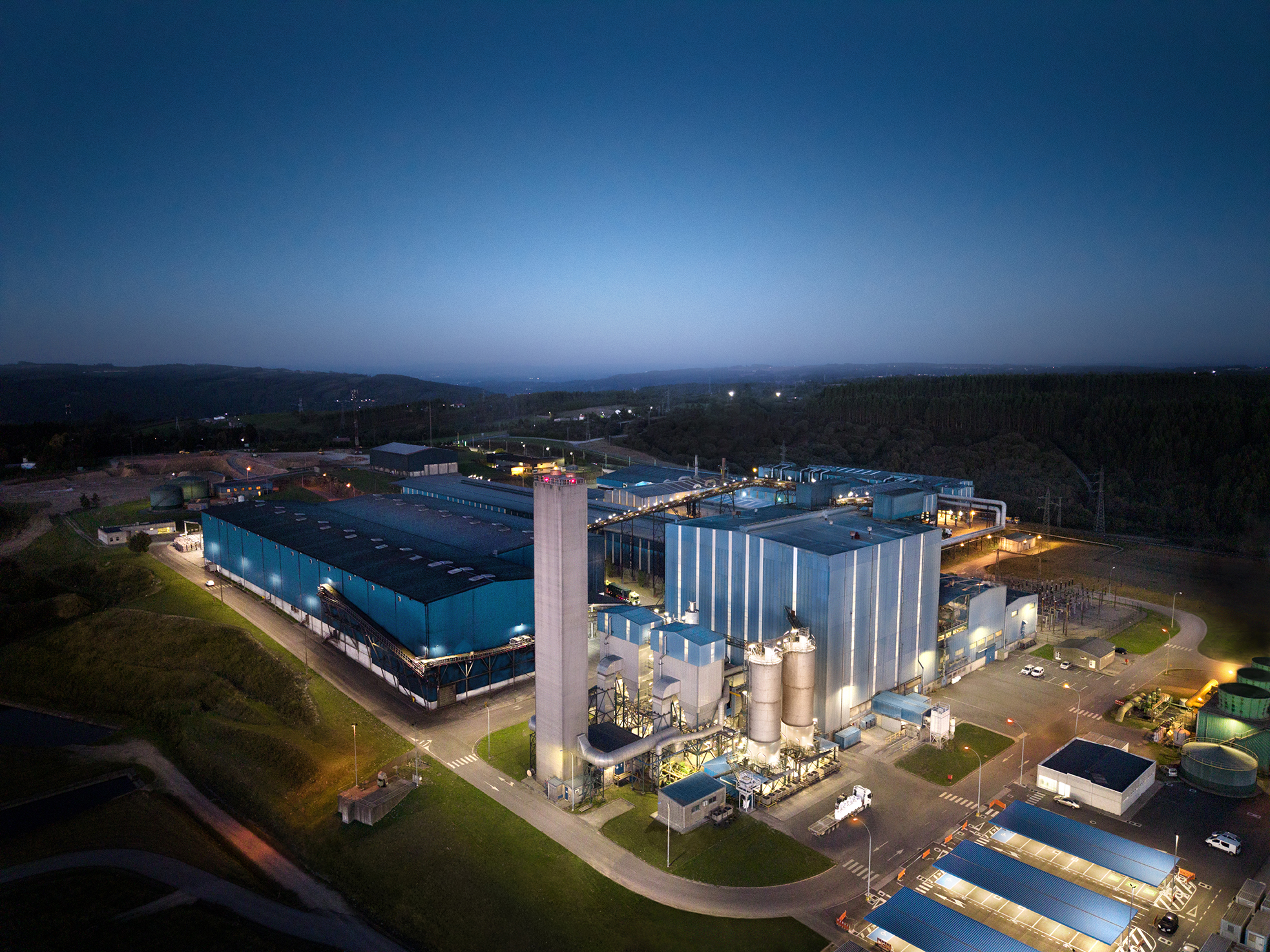 Imagen nocturna del complejo