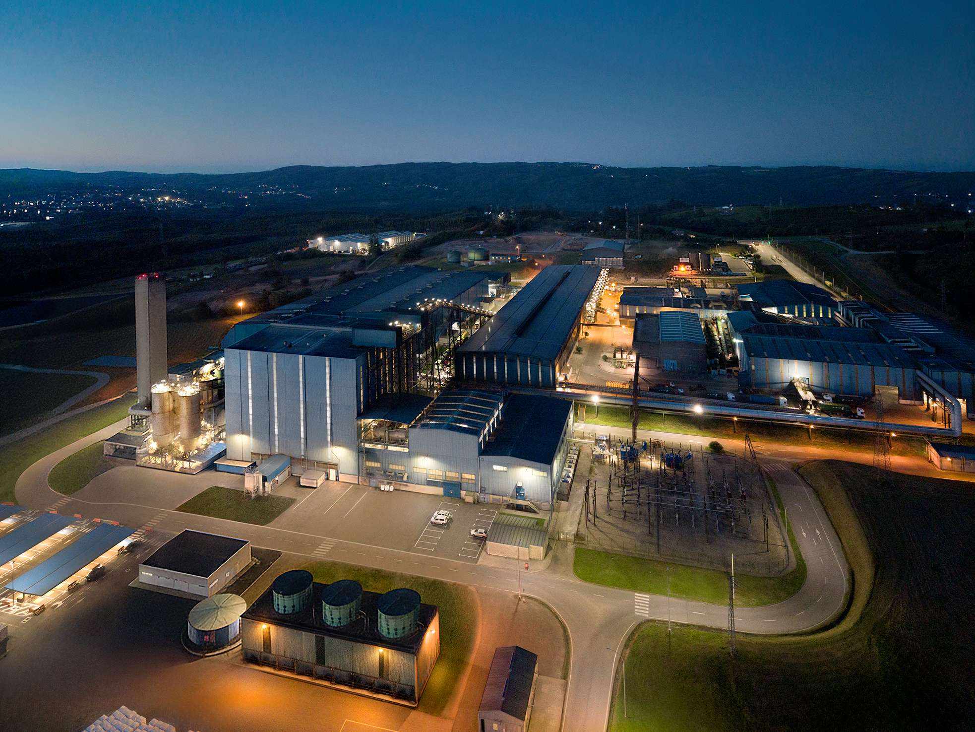 Imagen nocturna del complejo