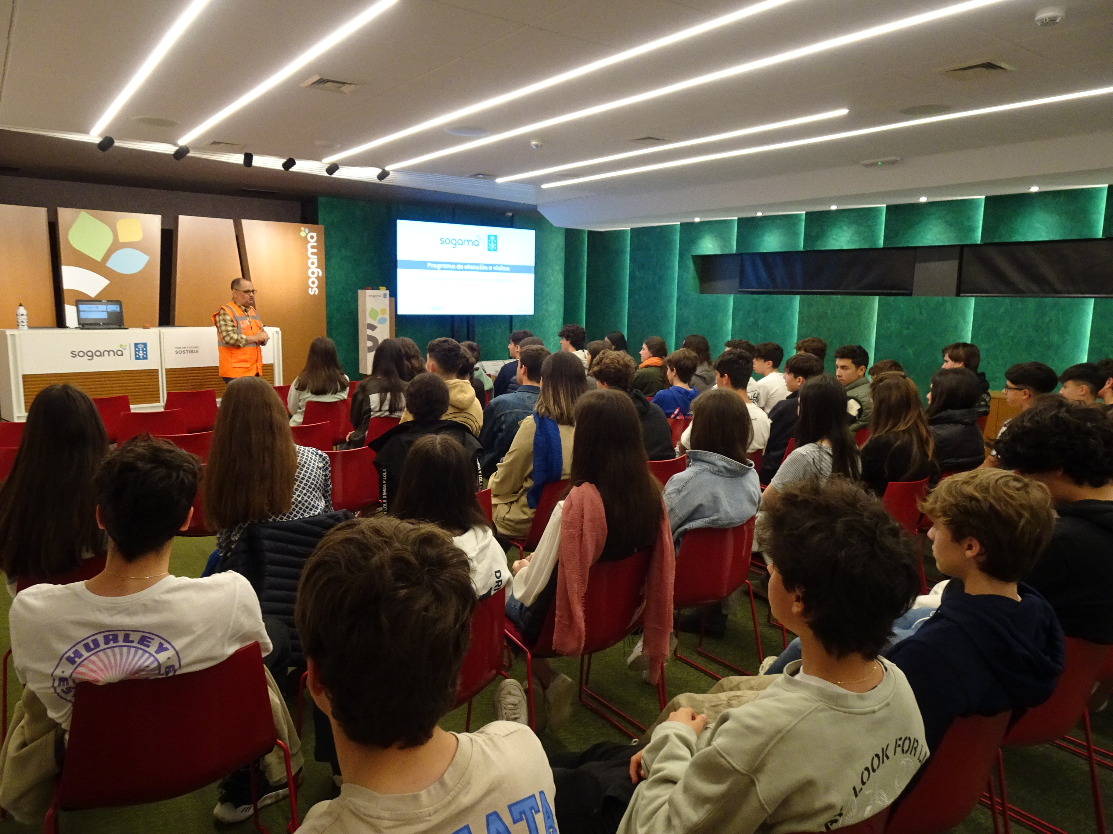 Charla no salón de actos