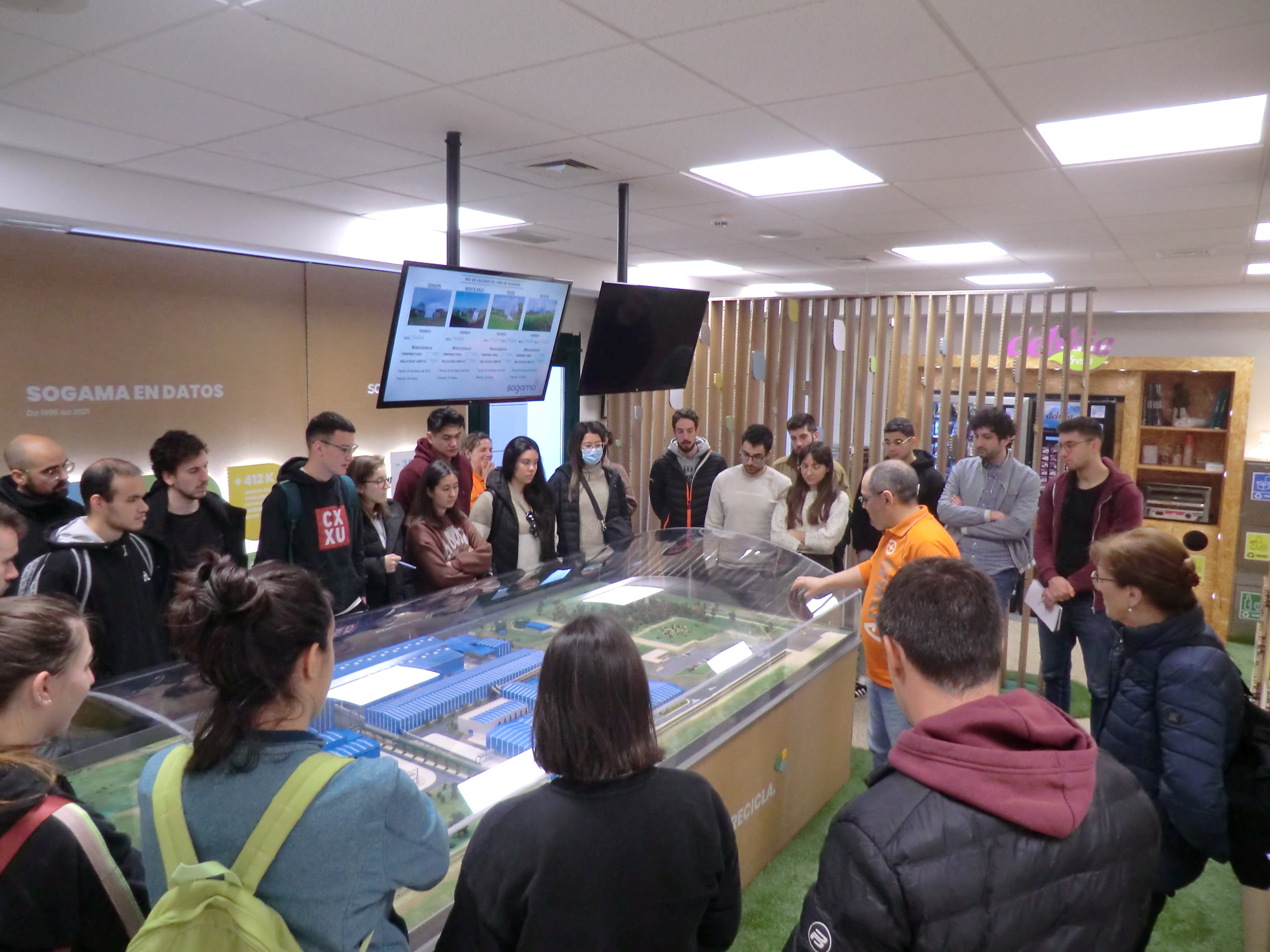 Explicación sobre a maqueta