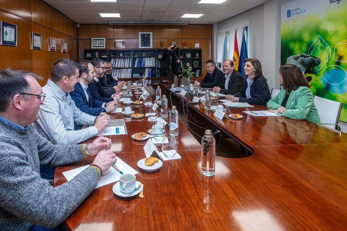 Reunión con alcaldes y portavoces municipales