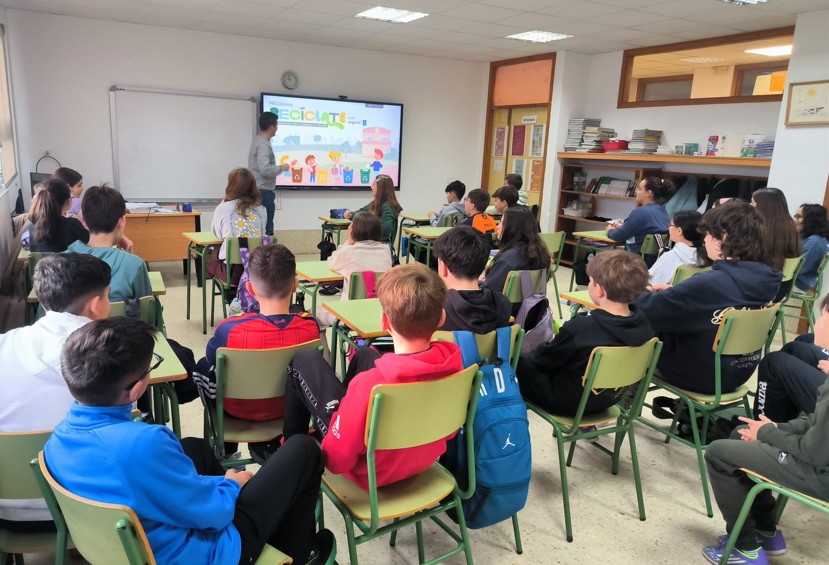 Sesión formativa en centro escolar