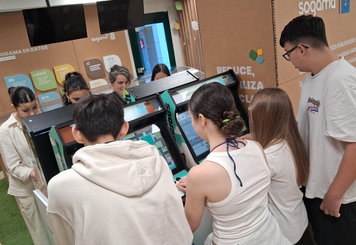 Escolares de Boimorto con los juegos Arcade