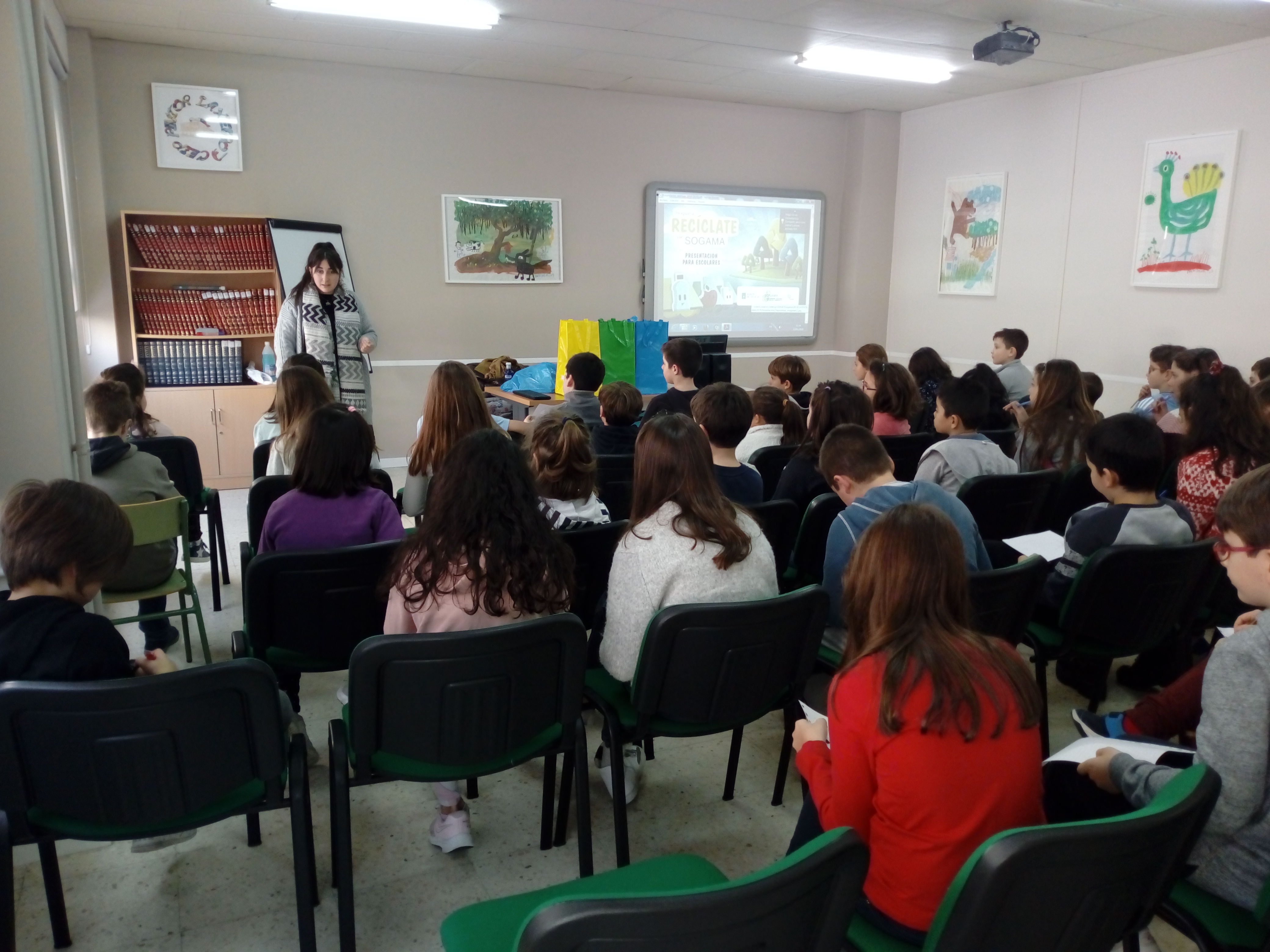 Más de 3.300 escolares y docentes reciben formación en el marco del programa Recíclate con Sogama Más de 3.300 escolares y docentes reciben formación en el marco del programa Recíclate con Sogama