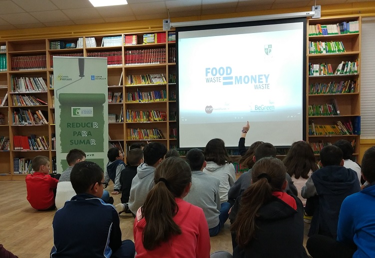Familias de Moeche serán formadas por Sogama en el autocompostaje de la materia orgánica