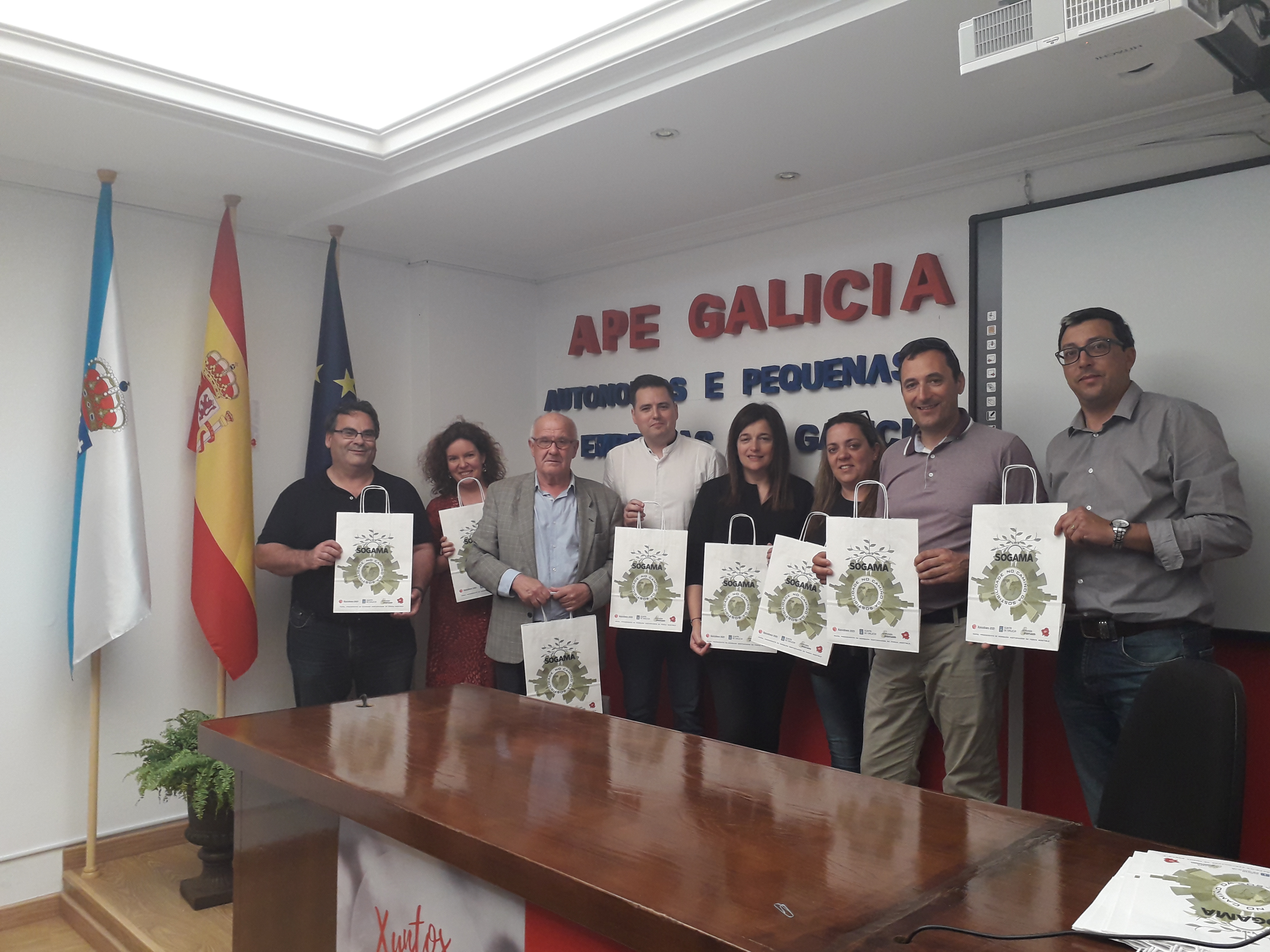 APE Galicia promueve entre las entidades asociadas el uso de bolsas de papel APE Galicia promueve entre las entidades asociadas el uso de bolsas de papel