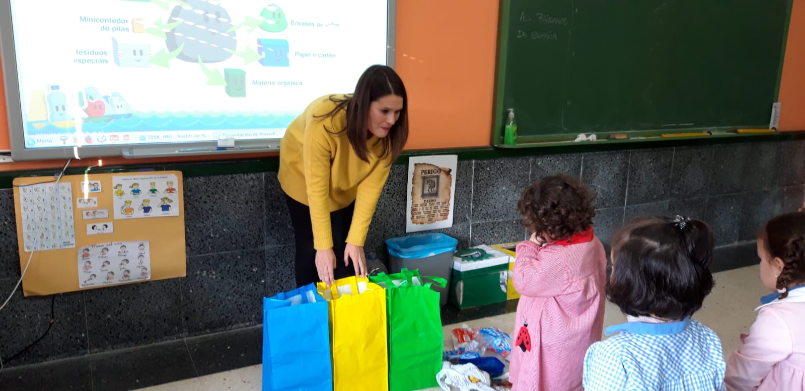 Cerca de 1.200 escolares y 75 docentes asistieron a las clases impartidas por Recíclate con Sogama Cerca de 1.200 escolares y 75 docentes asistieron a las clases impartidas por Recíclate con Sogama