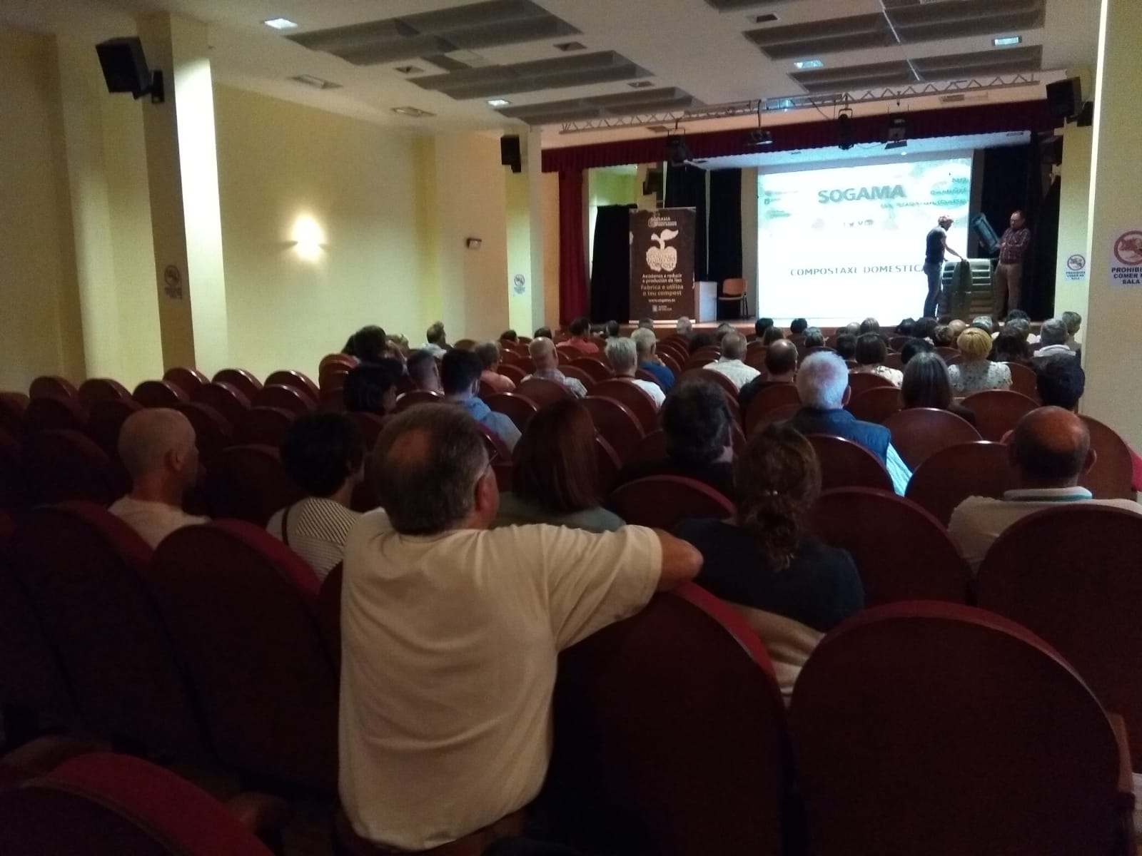 El ayuntamiento de Laracha entrega 75 compostadores cedidos por Sogama a otras tantas familias El ayuntamiento de Laracha entrega 75 compostadores cedidos por Sogama a otras tantas familias