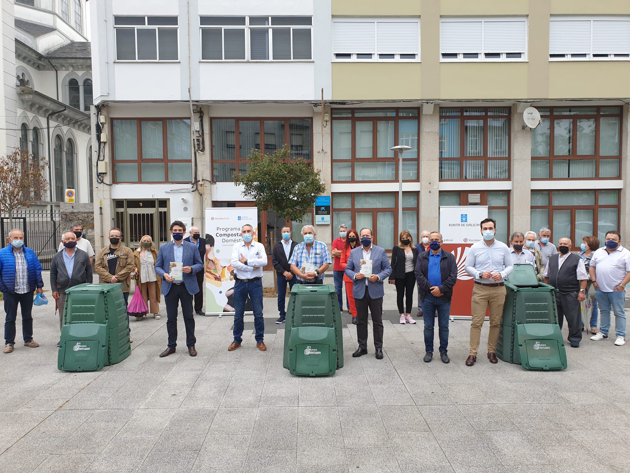 La Xunta entrega a la Federación de Vecinos Lucus Augusti 100 contenedores para hacer compostaje doméstico La Xunta entrega a la Federación de Vecinos Lucus Augusti 100 contenedores para hacer compostaje doméstico