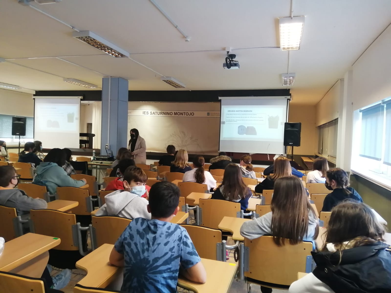 El IES Saturnino Montojo de Ferrol recibe clases de reciclaje de la mano de Sogama El IES Saturnino Montojo de Ferrol recibe clases de reciclaje de la mano de Sogama