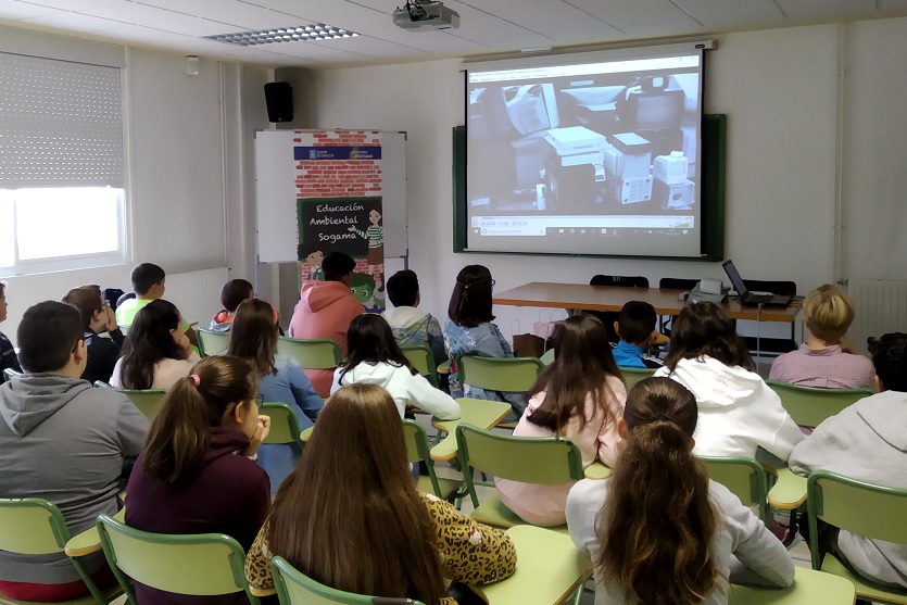 El CEIP Ángel de la Guarda de Nigrán se implica en el reciclaje con el asesoramiento de Sogama El CEIP Ángel de la Guarda de Nigrán se implica en el reciclaje con el asesoramiento de Sogama