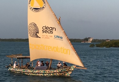 Flipflopi, el velero fabricado con residuos plásticos, viajará por el lago más grande de África Flipflopi, el velero fabricado con residuos plásticos, viajará por el lago más grande de África