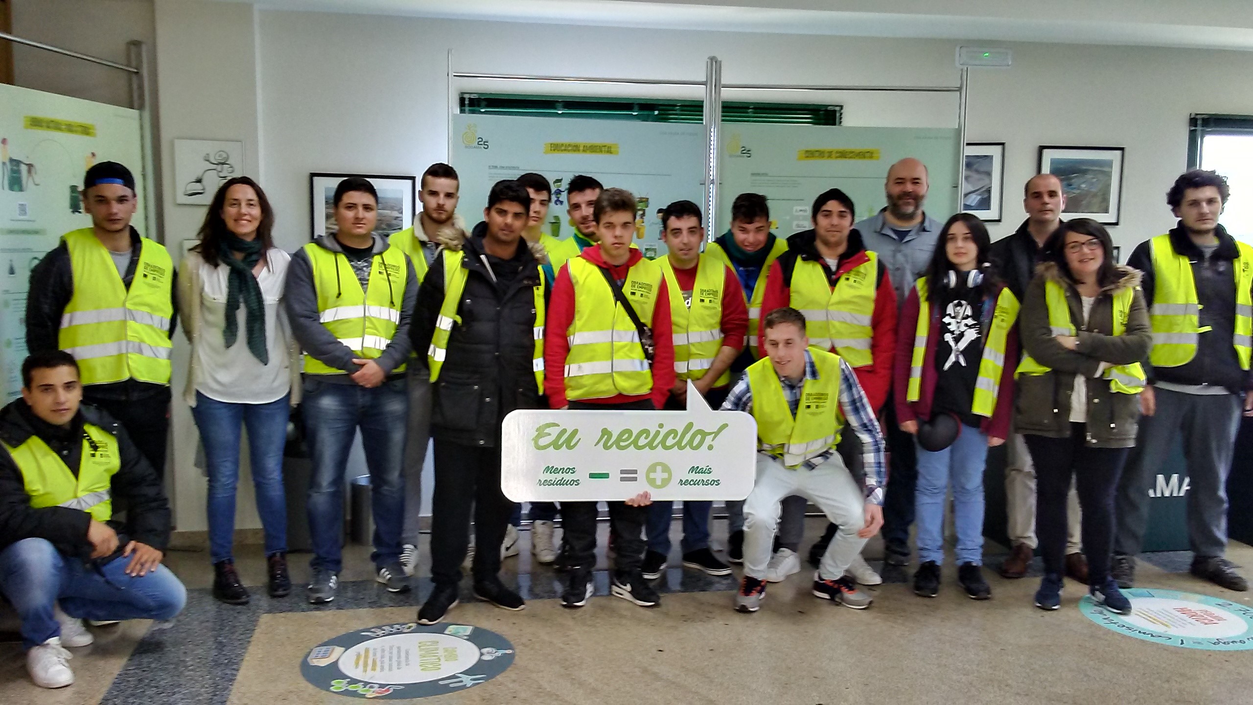 El alumnado del obradoiro de empleo “Xallas-Barcala-Dubra V” se abre camino en la protección ambiental El alumnado del obradoiro de empleo “Xallas-Barcala-Dubra V” se abre camino en la protección ambiental