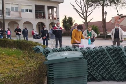 Con la entrega de nuevos compostadores, 300 familias de Coristanco autogestionan su materia orgánica