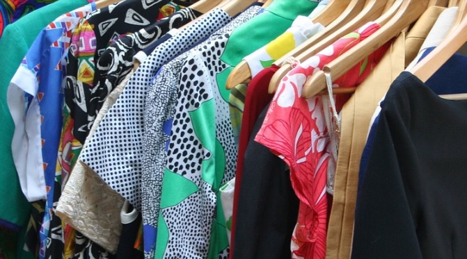 Los ciudadanos apoyan la reutilización de la ropa usada con fines solidarios y de creación de empleo