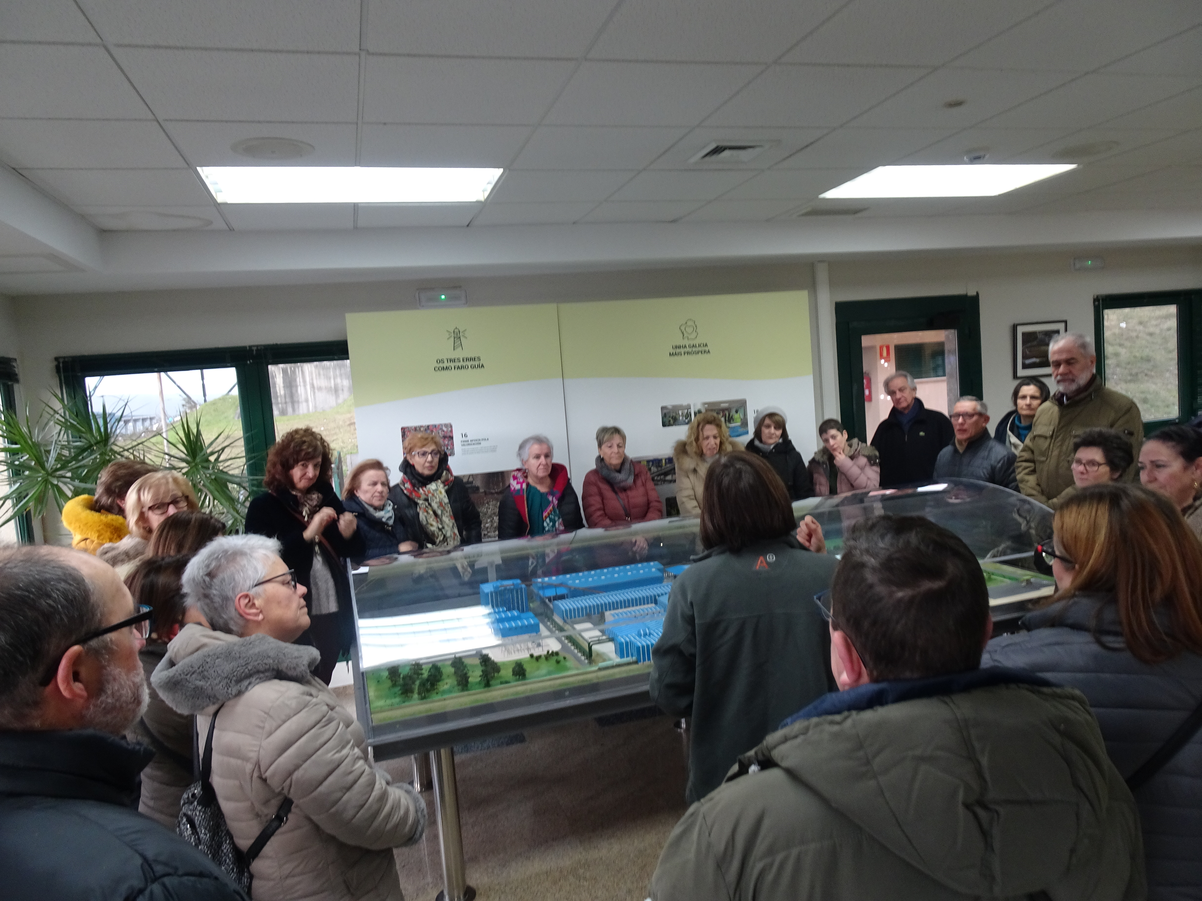 Alumnado Senior del Campus de Ferrol visita el Complejo de Sogama coincidiendo con su 20 aniversario