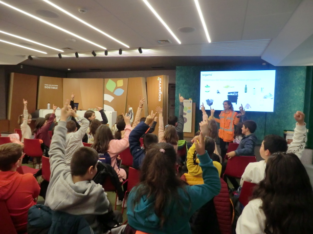 Sesión lúdica en salón de actos