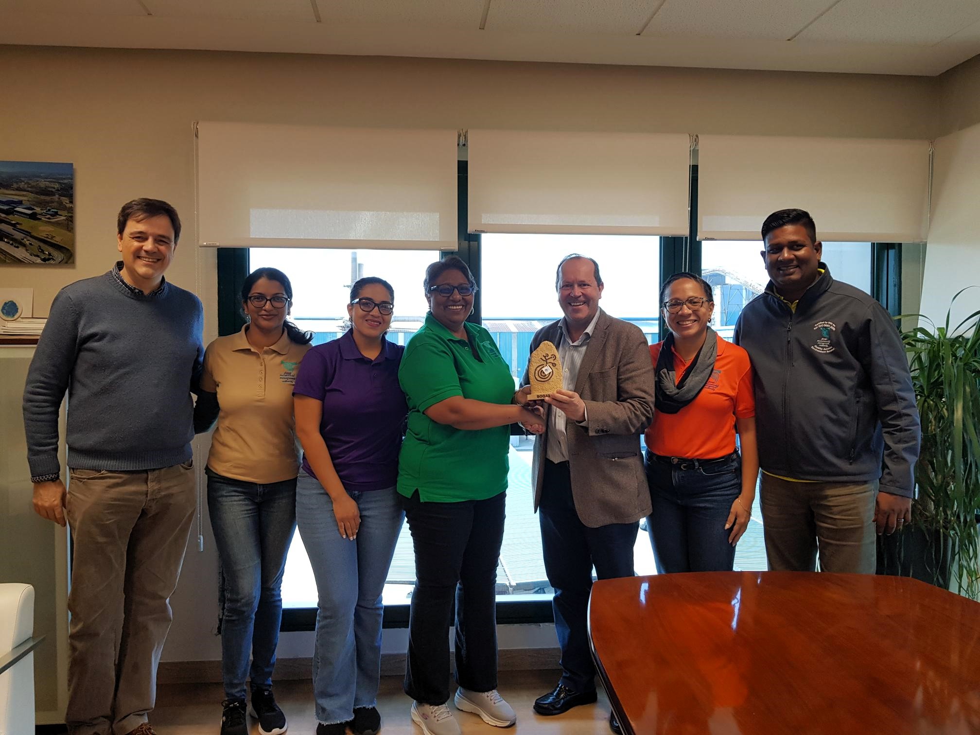 Imagen grupo con el presidente de Sogama