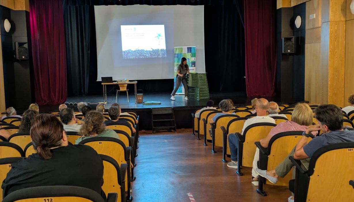 Momento del curso de formación impartido en el Ayuntamiento de Outes