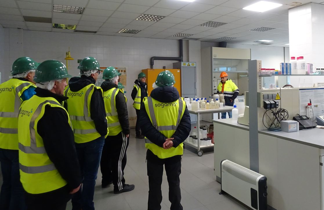 Visita al laboratorio de la Planta Termoeléctrica