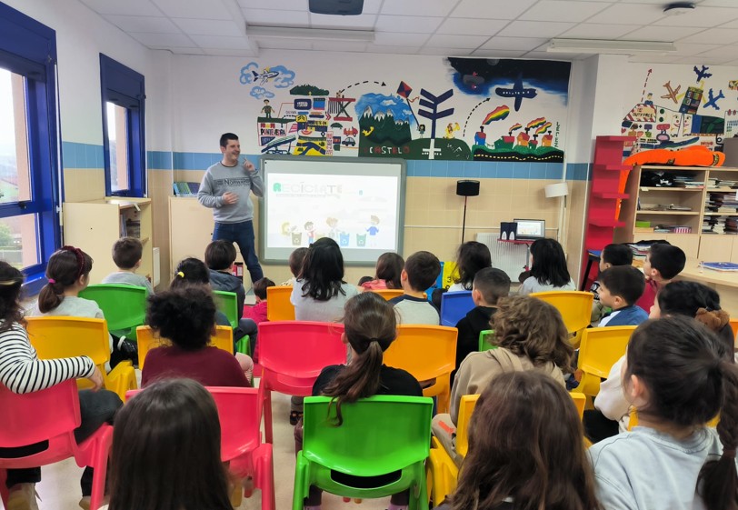 Sesión formativa en centro escolar