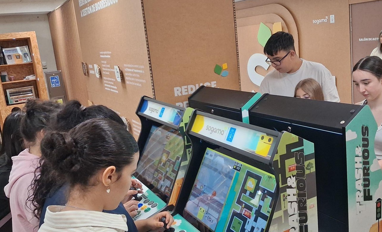 Escolares de Boimorto con los juegos Arcade