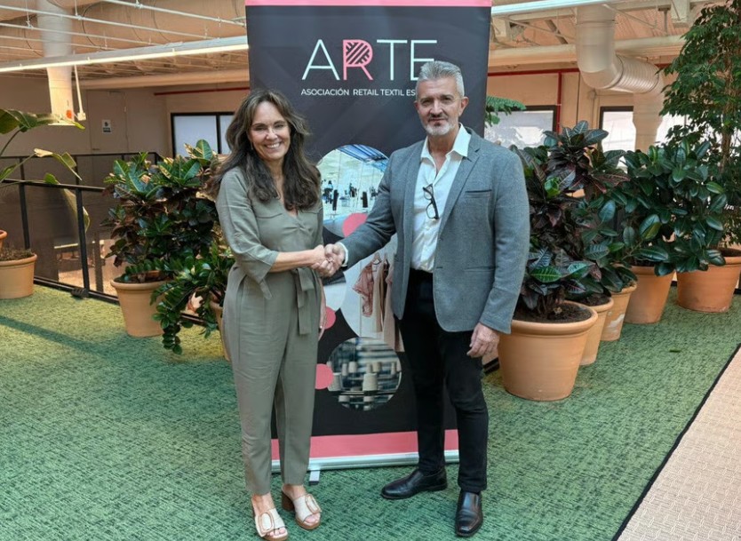  Ana López Casero, presidenta de ARTE, y Juan Ramón Meléndez, director general de RE-VISTE