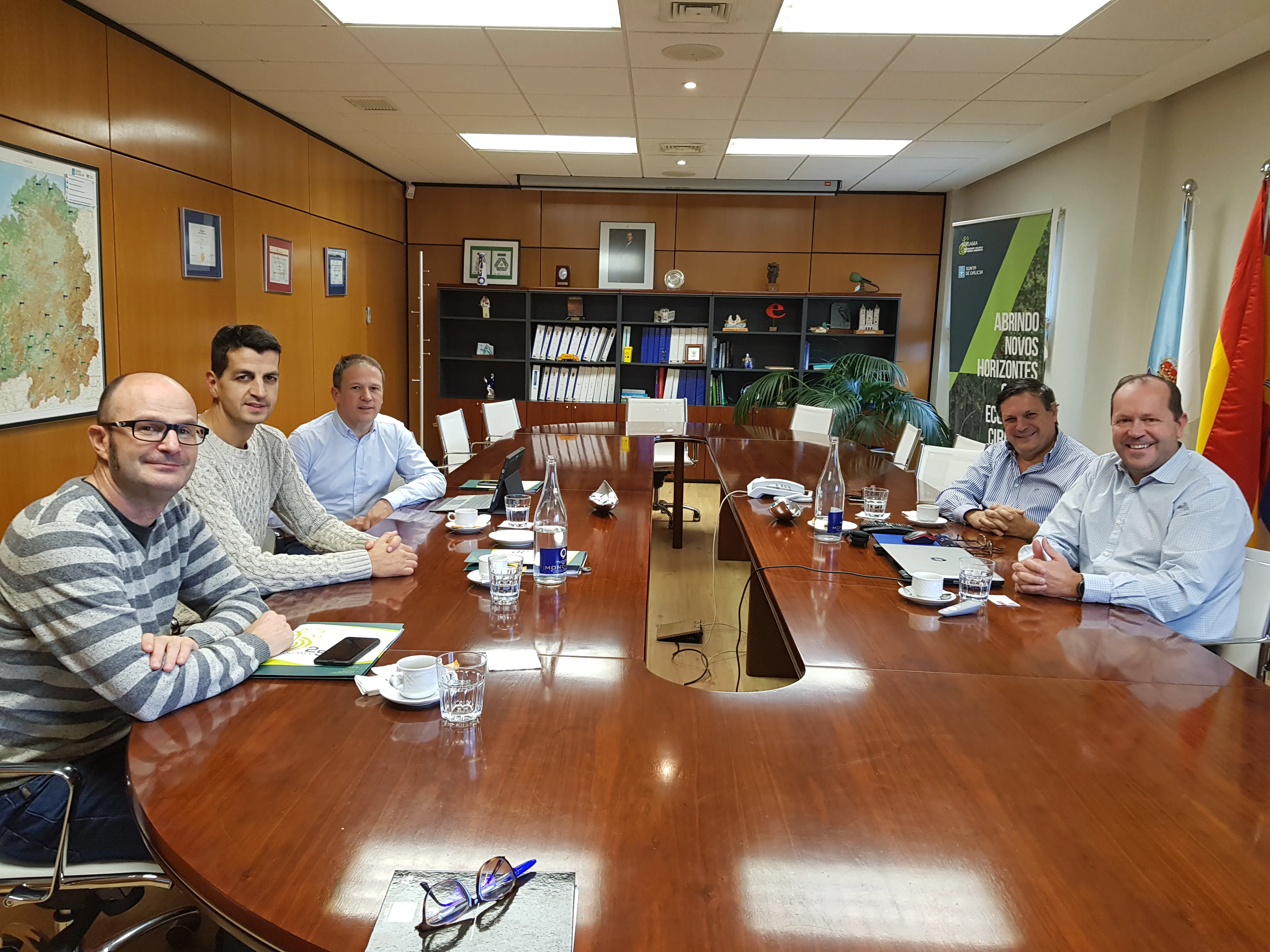 Personal del Departamento de Medio Ambiente de FINSA efectúa una visita guiada a Sogama
