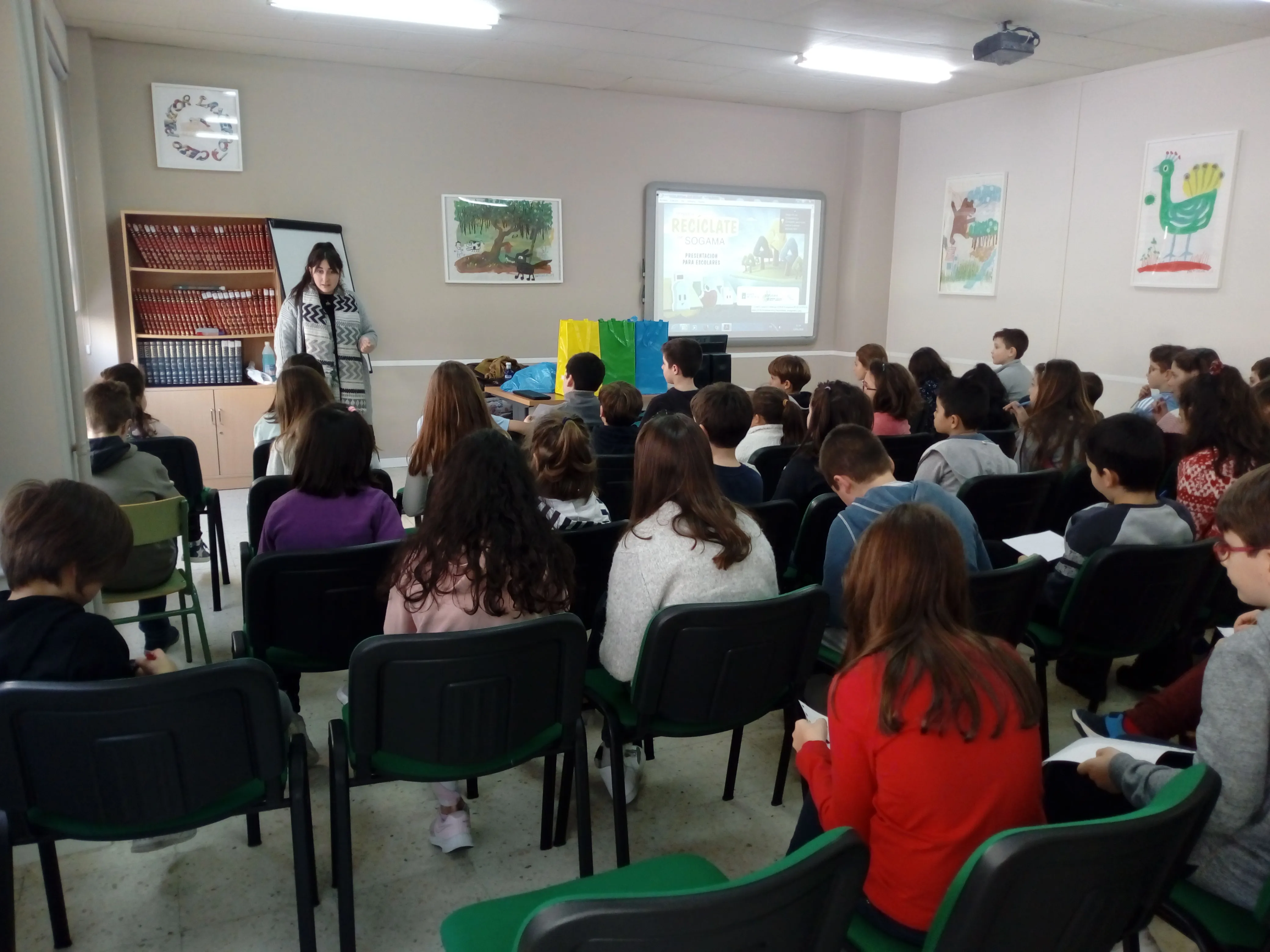 Más de 3.300 escolares y docentes reciben formación en el marco del programa Recíclate con Sogama