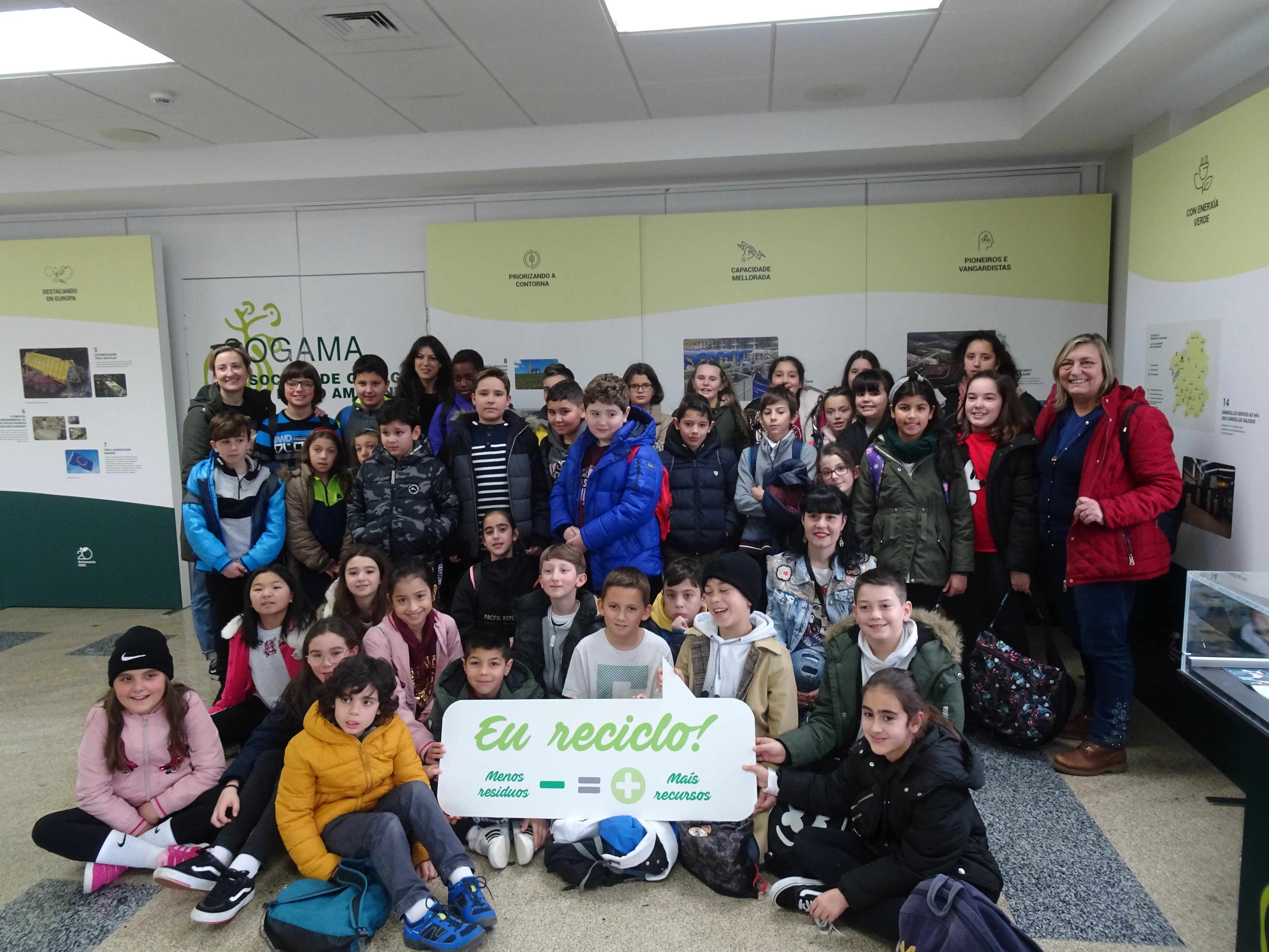 Escolares del CEIP Ribadavia refuerzan en el Complejo de Sogama sus conocimientos sobre reciclaje