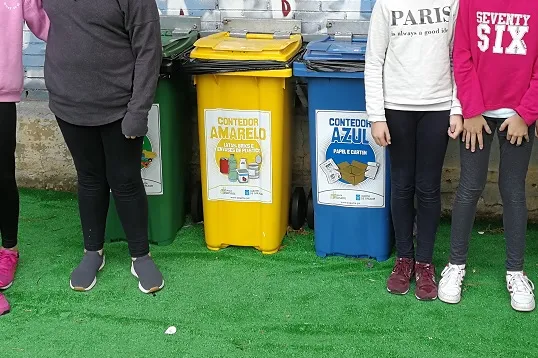 Los centros adscritos al programa "Recíclate con Sogama" ponen en valor los residuos 