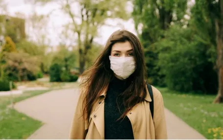 Las mascarillas desechables, un residuo emergente en la naturaleza que crece de forma exponencial