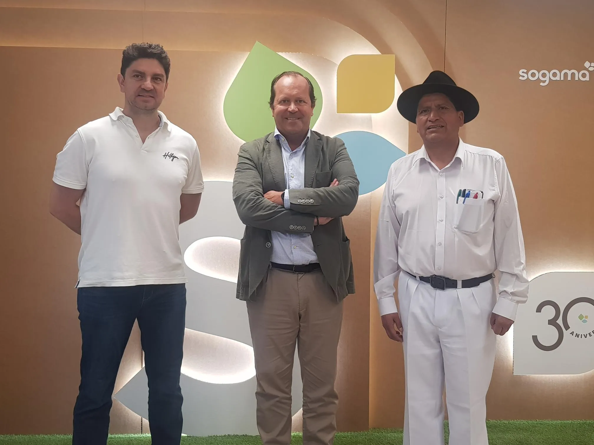 Comitiva en exposición Sogama