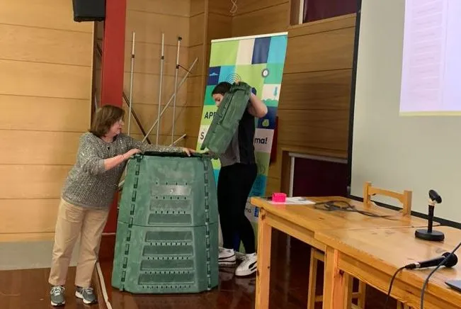 Montaje compostador durante el curso