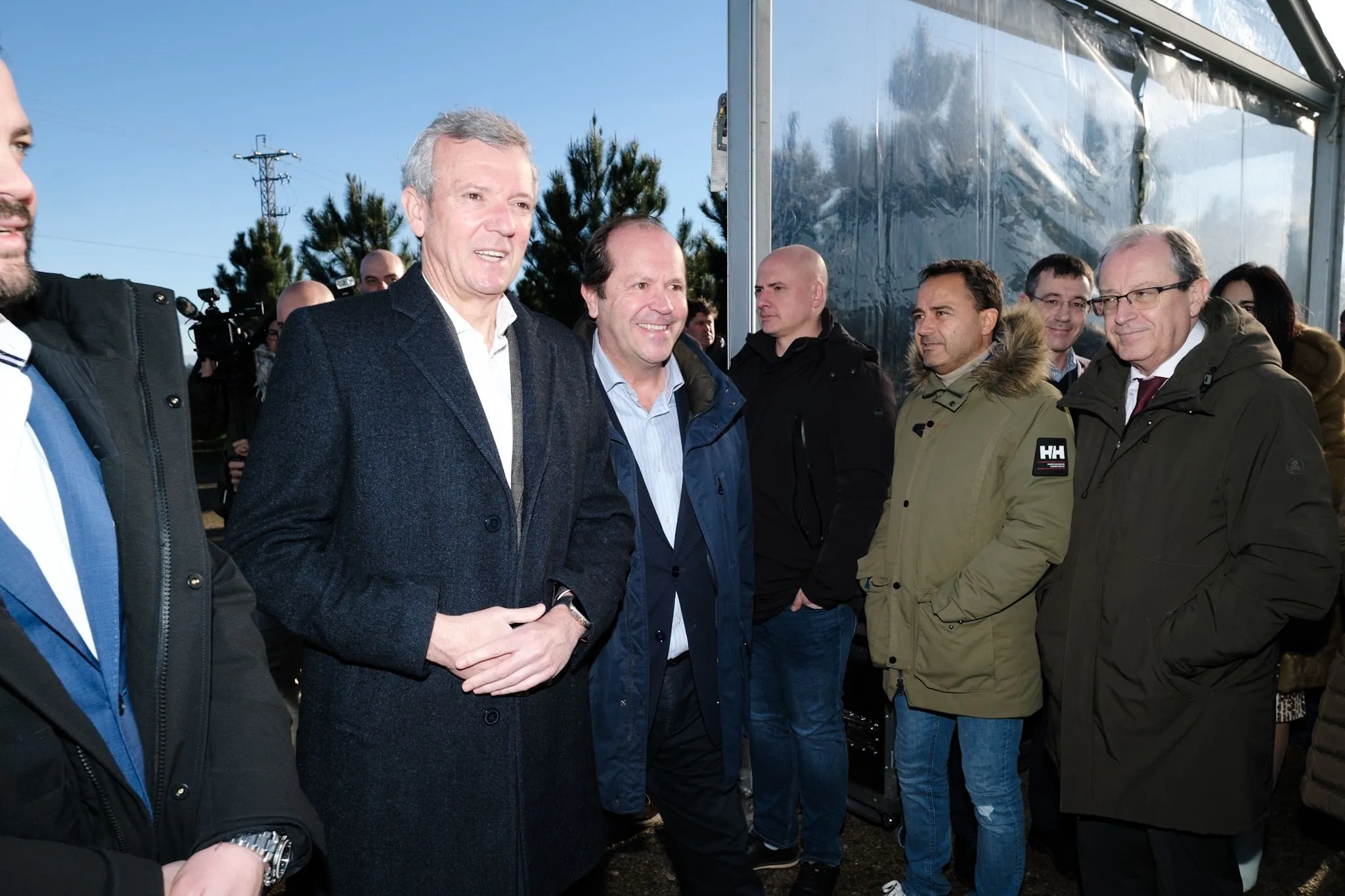 Presidente de la Xunta, Alfonso Rueda, acompañado por el presidente de Sogama, Javier Domínguez