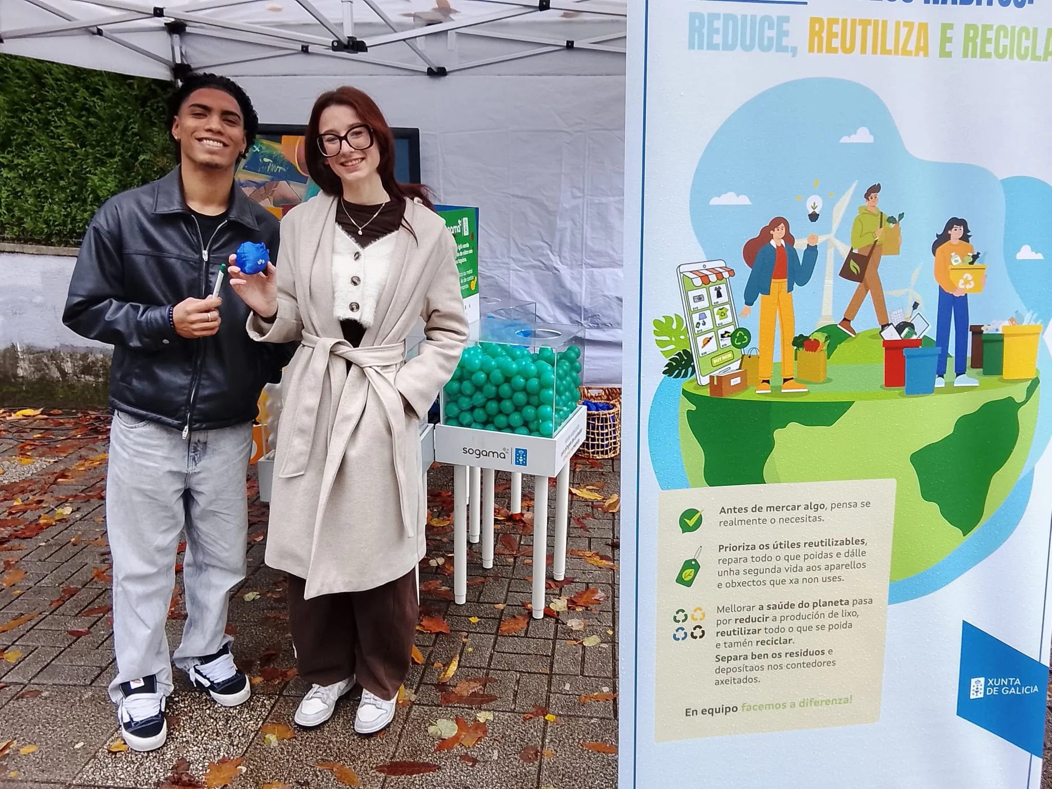Visitantes al aula instalada en la USC (Campus Sur de Santiago)