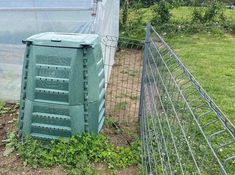 Compostador instalado en Monfero